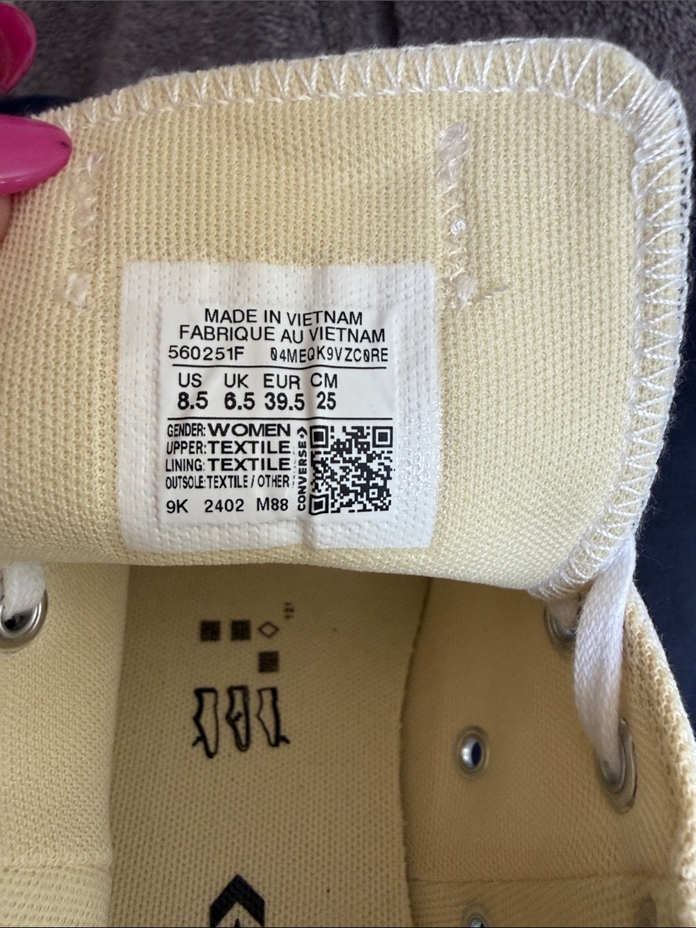 Women’s Cream Canvas Lace-Up Converse Cuck Taylor Sneakers